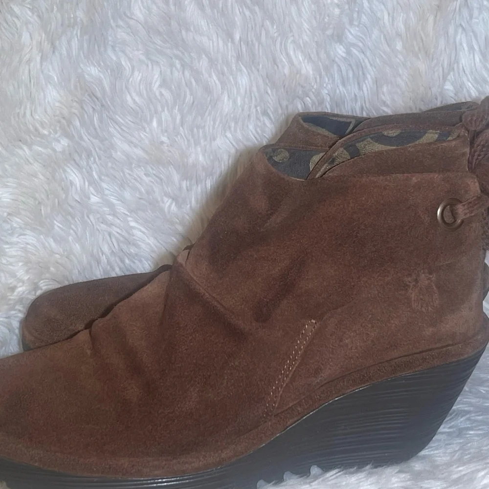 Fly London yebi women’s Brown Suede Ankle Boots size 8
